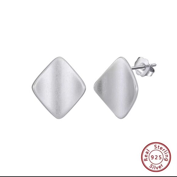 ENA 925 Trendy 14k Over Sterling Silver flat Wavy Square Stud Earrings - Picture 1 of 6